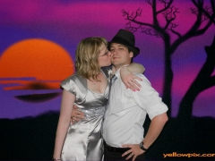 Kissing_Couple_in_Photo_Booth